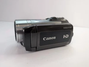 Canon VIXIA HF 200 High Definition Camcorder W/Charger. (READ DESCRIPTION)  - Picture 1 of 9