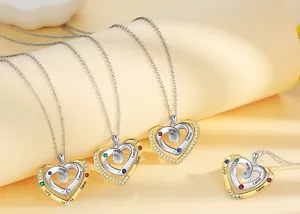 Collana Ciondolo Doppio Cuore Inciso Personalizzata 2-4 Pietre Nascita + Nomi Sterling - Foto 1 di 9