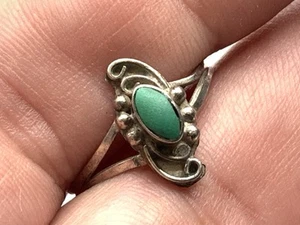Southwest Mexico Vintage Sterling Turquoise Small Ladies Ring (Sz. 6) - Picture 1 of 9