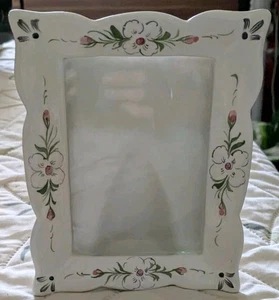 Ceramic Photo Frame. Floral. Freestanding. 9 x 13 cm photograph capacity - Picture 1 of 3