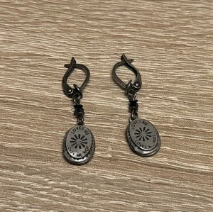 Konplott Ohrringe Mit Schwarzen Details - Bild 1 von 2