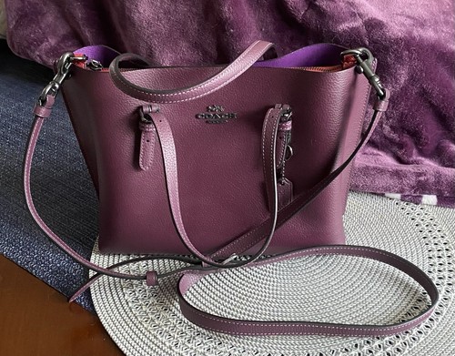 Bellissima piccola borsa a tracolla Coach in pelle Mollie C4084 ciliegia melanzana