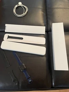 Apple Watch Sport 42mm Aluminiowa obudowa Opaska sportowa Smartwatch Działa Pęknięty ekran - Zdjęcie 1 z 4