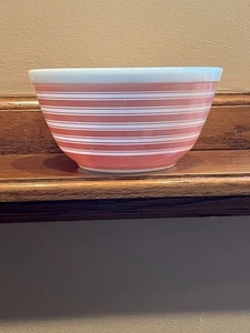 Vintage Pyrex 402 1 1/2 QT Pink Stripe Nesting Mixing Bowl - Picture 1 of 17