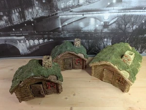 3x Gilde Waldhaus – Blockhütte – Stall 20x13 und 20x20cm, gut u. unbeschädigt. - Bild 1 von 8