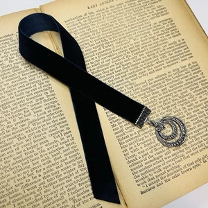 Handmade Velvet Bookmark Repurposed Vintage Jewelry One of a Kind Bookish Gift - Imagen 1 de 3