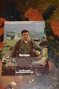 1977 Stampa vintage annuncio soldato dell'esercito americano in Europa Join the People Pay & Benefits - Foto 1 di 1