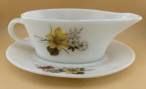 Vintage JAJ Pyrex Autumn Glory Sauciere & Abtropfschale/Kanne & Untertasse - Bild 1 von 4