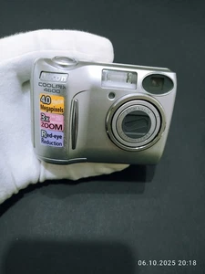 Nikon COOLPIX E4600 4.0MP Digital Camera - Silver - TESTED - Picture 1 of 8