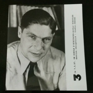 PRESSEFOTO SILBERABZUG SCHRIFTSTELLER ARTHUR KOESTLER 1997 - Bild 1 von 1