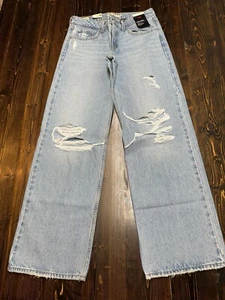 Levi’s Women’s Low Loose Premium Jeans, 27x32, Light Wash, Brand New With Tags - Picture 1 of 17