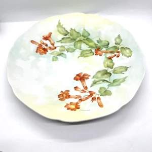 Placa floral pintada a mano vintage borde festoneado trompeta vid firmada - Imagen 1 de 4