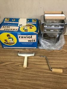 VTG Ravioli Raviol wit junior hand crank ravioli maker Torino Italy Grandmother - Picture 1 of 9