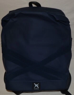 ZAINO + PORTA COMPUTER Linee morbide per uno zaino essenziale  - Immagine 1 di 3