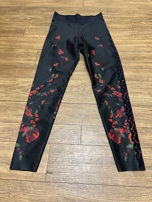 Leggings florales de tiro alto ULTRACOR Madrid - negros y rojos para mujer talla M - $198 Foto 1 de 4