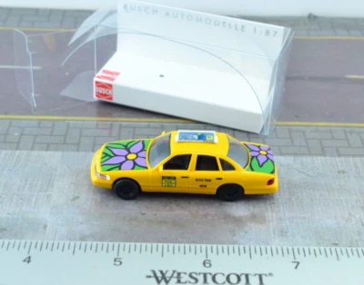 Busch 4902 Ford Crown Victoria Nueva York Nueva York NYC Taxi - cabina escala 1:87 HO Foto 1 de 3