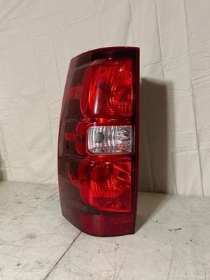 Chevrolet Tahoe 2008-2013 luz trasera lateral izquierda lado del conductor LH LED OEM  Foto 1 de 4