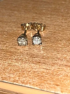 Vintage Hallmarked 9ct Yellow Gold Solitaire Natural Diamond Stud Earrings - Picture 1 of 8