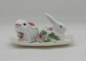 Rabbit salt and pepper shakers/vintage animals shape with plate/a set of 2 - Picture 1 of 8