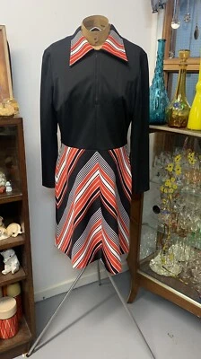 Superb vintage 60s dress with pointy collars and stripes - black white & red Mod - Image 1 of 4