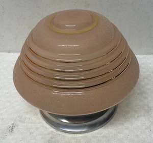 Plafonier années 1950 globe granité rose et lisse avec liseret or sur alu - Foto 1 di 5
