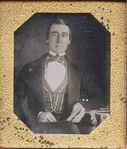1840s 6th Plate Dag of Young Man in Unusual Vest, Full Case #16 - Picture 1 of 2