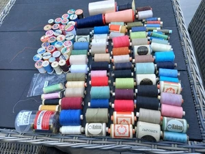 Vintage Sylko - Coats Chain -Gutermann = Kaban etc Cotton Reels Large Bundle Lot - Foto 1 di 2