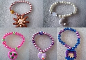BRACCIALETTO ELASTICO PERLINE CHARMS IN FIMO FATTO A MANO - Picture 1 of 6