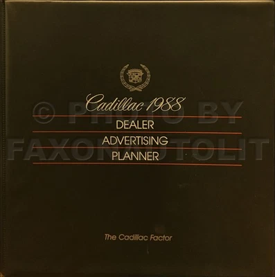 Álbum planificador de publicidad de concesionario Cadillac 1988 con listones de anuncios radio TV correo Foto 1 de 2