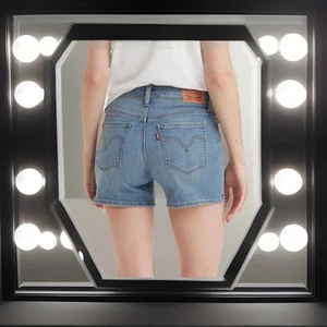 Pantaloncini corti donna Levi’s lunghezza media – azzurro chiaro, taglia 30 - Foto 1 di 9