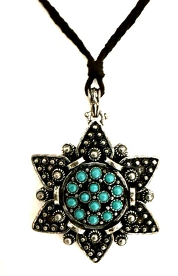 Collar Colgante Lucky Brand Tono Gunmetal Imitación Turquesa Sunburst con Gamuza Negra Foto 1 de 4