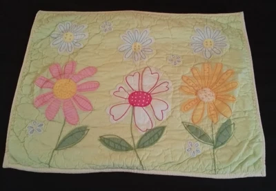 Pottery Barn Niños Margarita Jardín Std Flor Falsa Acolchada Verde Rosa Amarillo Azul Foto 1 de 4