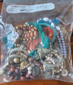 Bulk Vintage Costume Jewellery 837grams - Bild 1 von 17
