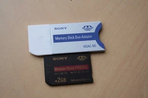 SONY MEMORY STICK PRO DUO ADAPTER MSAC-M2 + MEMORY STICK PRO DUO 2GB CARD - Picture 1 of 2