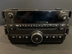 OEM Delphi GM Radio CD Player w/ AUX 15909952 Chevy Silverado Tahoe Sierra Yukon - Picture 1 of 3