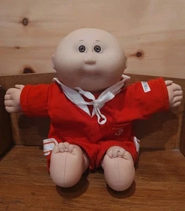 Cabbage Patch Kids 1978, 1982 1985 cabeza calva ojos marrones con traje de colección - Imagen 1 de 9