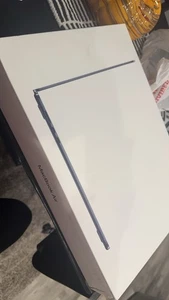 Apple MacBook Air 15 in 2024 Midnight/Apple M3 4.05 GHz, 512gb 10-Core - Picture 1 of 4