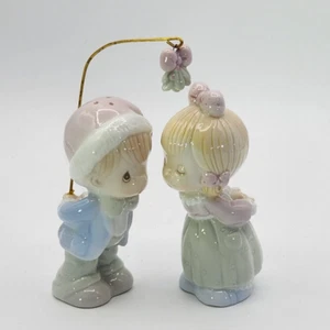 Precious Moments Salt Pepper Shakers 180661 Mistletoe Vintage 1996 with Box - Picture 1 of 9