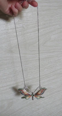 Colar de borboleta de porcelana folheado a ródio Franz Dragonfly cauda faltando LEIA - Imagem 1 de 4