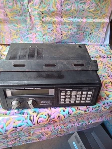 Escáner programable 200 canales REALISTIC PRO-2021 UHF modelo 20-113 - Imagen 1 de 2