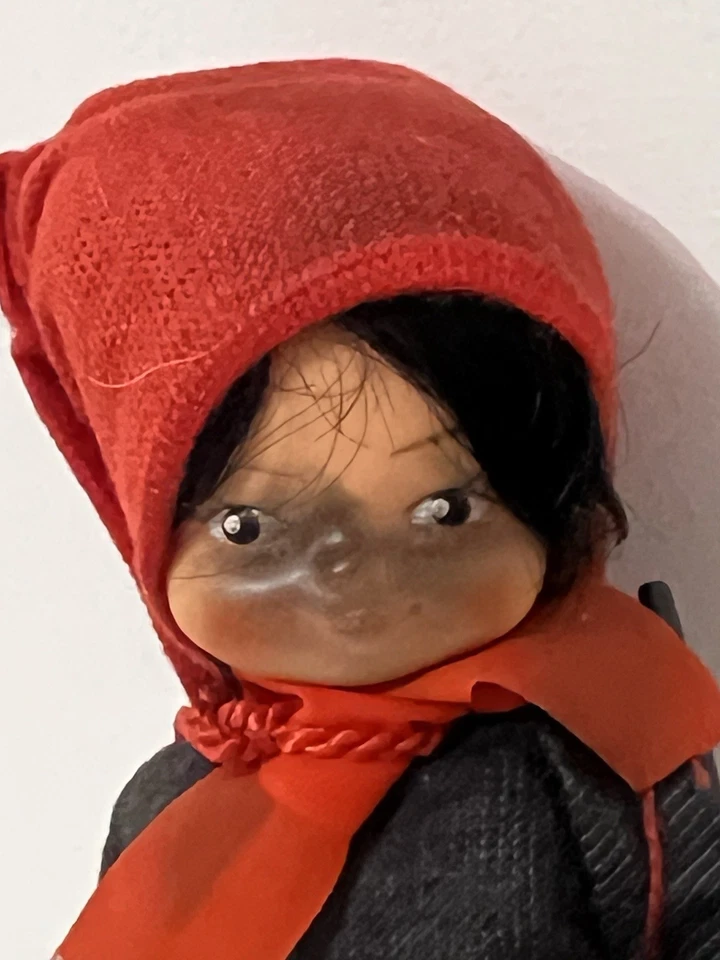 Poupée Ancienne Ari En Caoutchouc T 16 cm le Petit Ramoneur ￼ - Photo 1/4