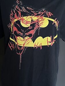 Emblème DC Comic Batman Emblem Joker Rouge Visage Dessiné Sur Emblème Taille Med