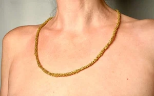 Halskette Damen handgefertigter schöner Häkelschmuck aus goldfarbenem Draht - Bild 1 von 5