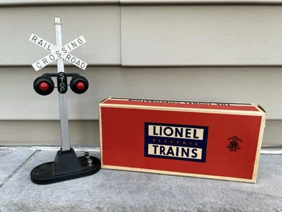 Lionel Postwar No.154 Automatic Road Crossing Signal with Box #4 - Image 1 of 4