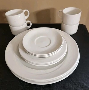 Vtg Wedgewood Midwinter "Style" White Set of Plates And 4 Cups Made In England - Picture 1 of 6