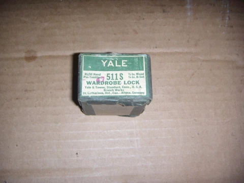 Vintage Yale Cabinet Lock Flush Mount Bright Brass RH 511S 3/4" Depth / Backset Cover