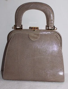 BOLSO SISO BEIGE ENMARCADO PIEL DE SERPIENTE CON HERRAJES EN TONO DORADO - Imagen 1 de 8