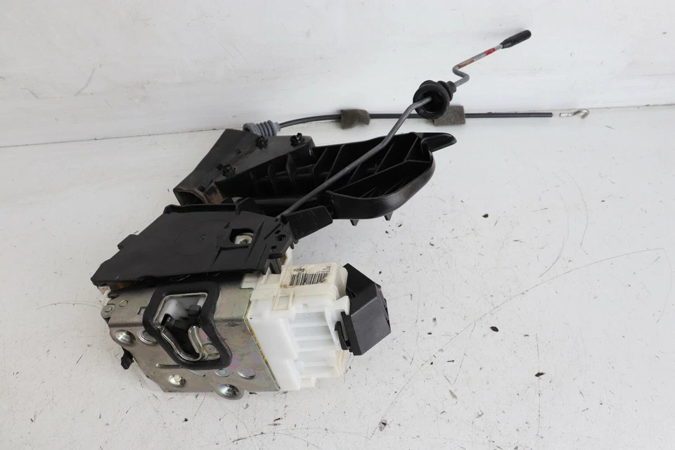 Задняя защелка дверного замка Mercedes Benz ML63 AMG 2007 W164 RHS J155 - Изображение 1 из 1