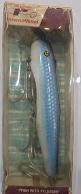 Pflueger Mustang No 9509 Vintage Fishing Lure Wood Blue Silver Scale Mullet Box - Image 1 of 4
