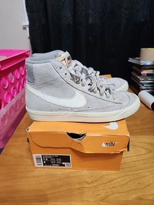 Nike Blazer Mid '77 Premium Damenschuhe DM0178-001 Größe 7,5 Light Bone Coconut - Bild 1 von 15
